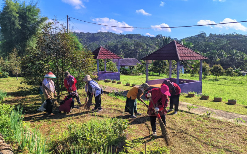 ID 00814: KWT Berlian Jalatrang Sulap Pekarangan Warga Jadi Lahan Pangan Mandiri dan Dorong Ekonomi Desa Wisata