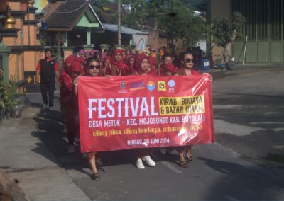 ID 01024: Desa Metuk Boyolali Menggelar Festival Kirab Budaya untuk Mengangkat Potensi UMKM dan Tradisi Lokal